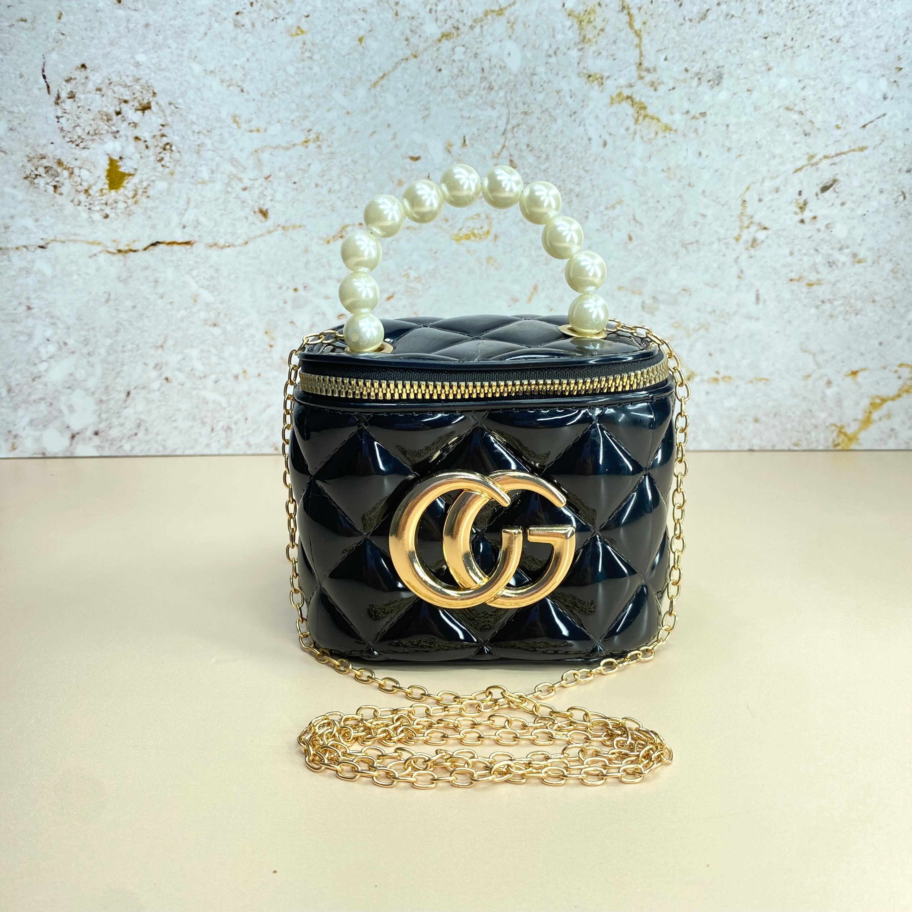 CARTERA GG CILINDRO CON COLGANTENS DE PIEDRAS