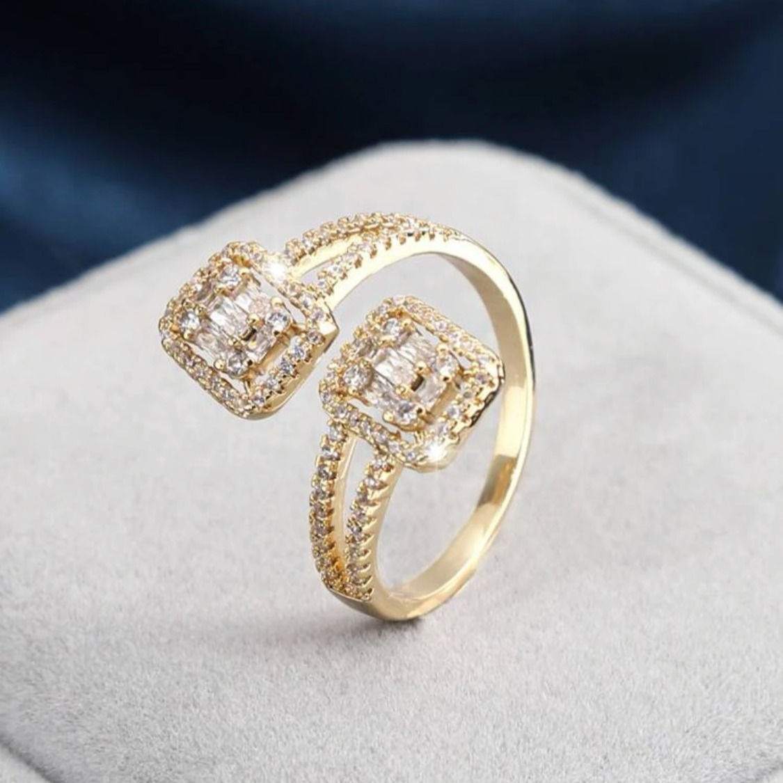 ANILLO DE CIRCONITA CUBICA