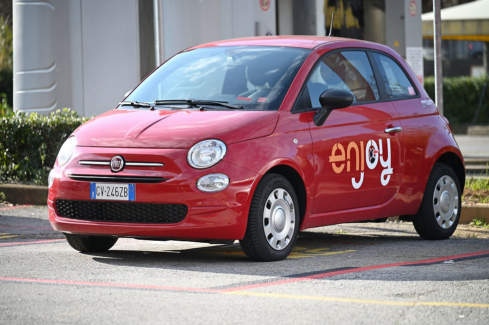 Auto Enjoy disponibile per il noleggio a La Spezia presso la stazione di servizio ENI. Un'auto moderna e compatta, ideale per muoversi in città e nei dintorni con comodità e stile.