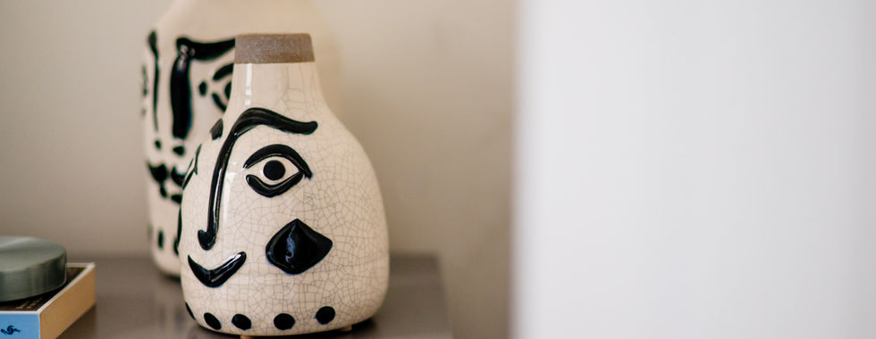 Discover charming decorative details creating a nice and welcoming design.