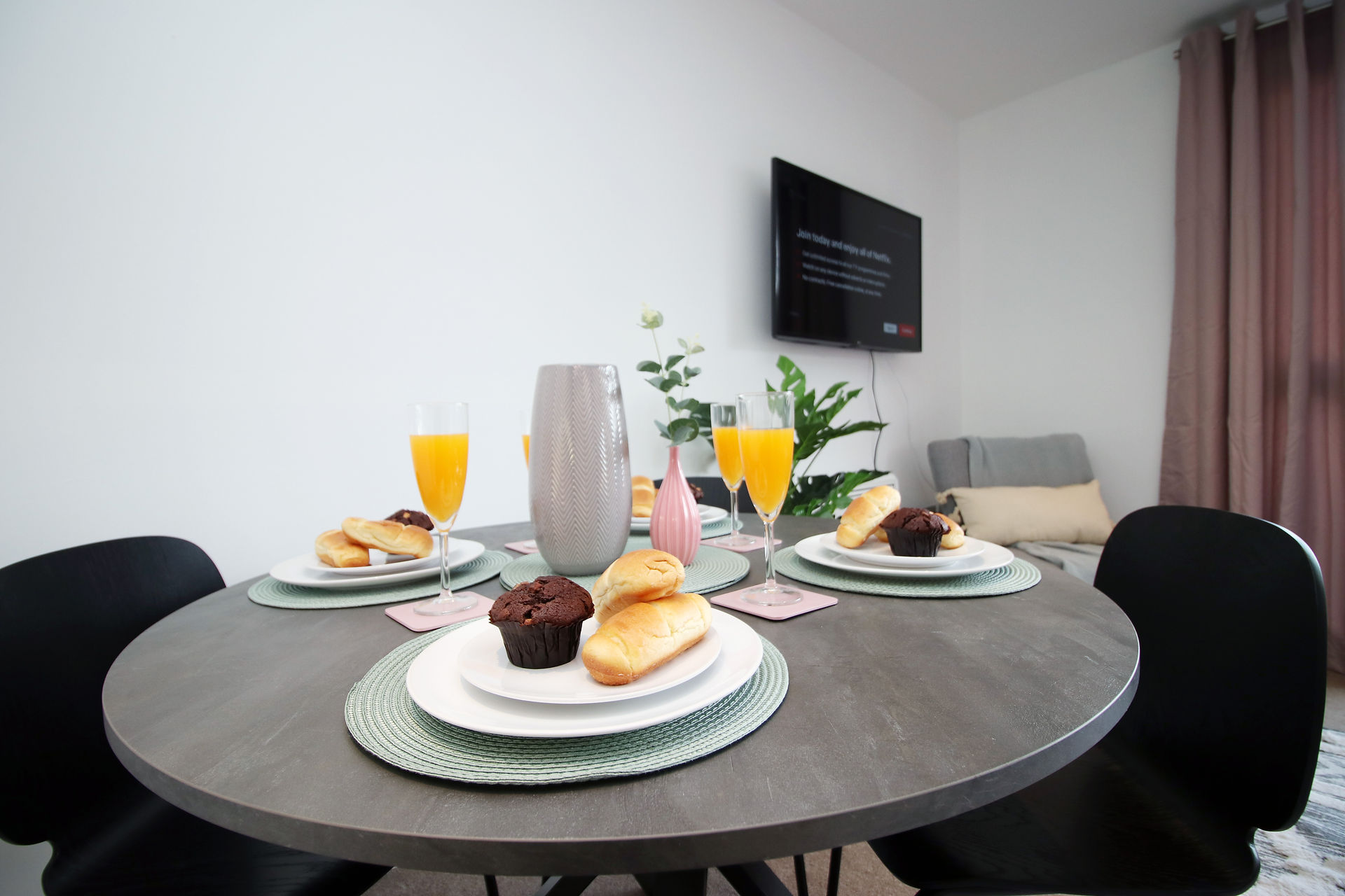 A gathering place for delicious meals and cherished conversations. Enjoy the comfort of this inviting space, perfect for sharing memorable moments and savoring great food with family and friends.
