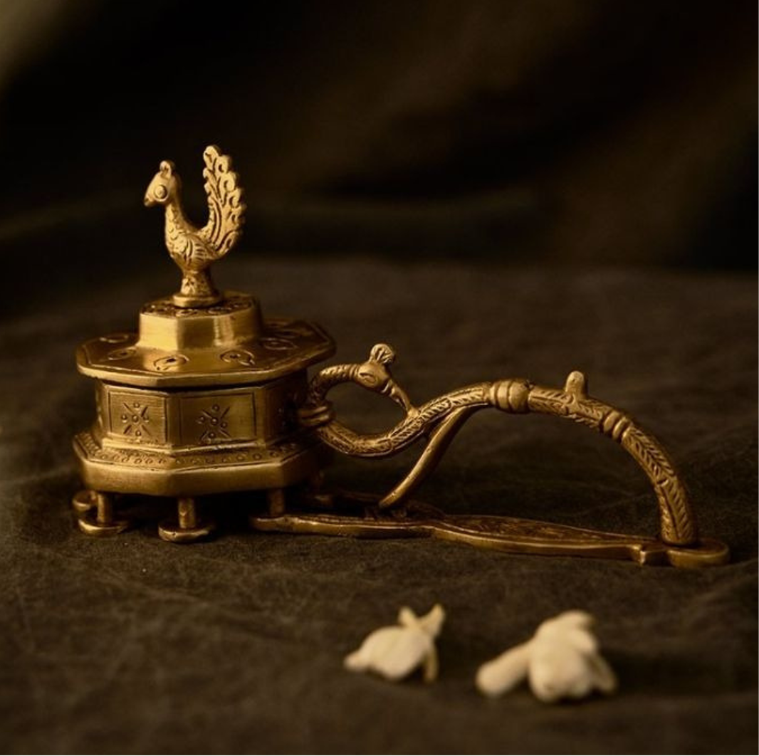 Saundarya Mor Dhoop Daan + 75g/2.64oz First Flush Tea Darjeeling + 75g/2.6