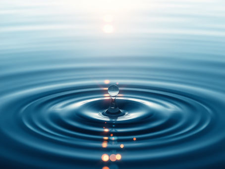 A soft calm image of a drop of water that resonate quantum healing, homeopathy and vibration healing