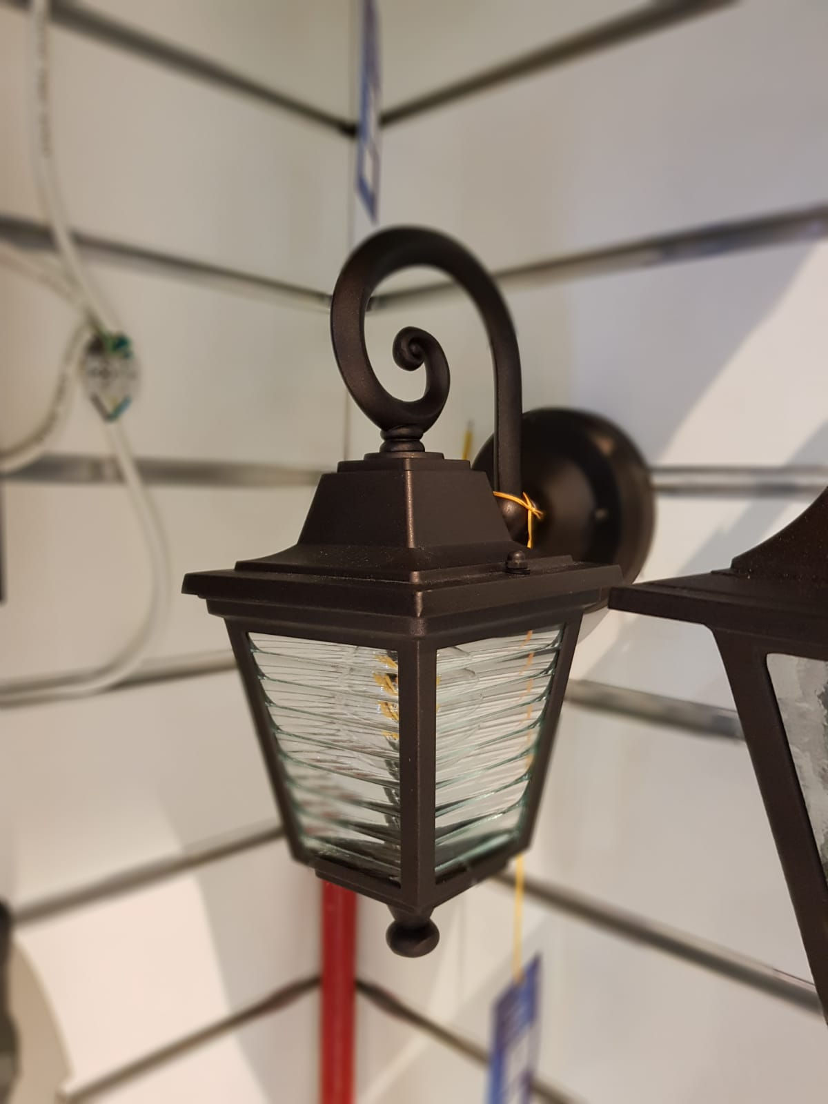 OUTDOOR WALL LIGHT
