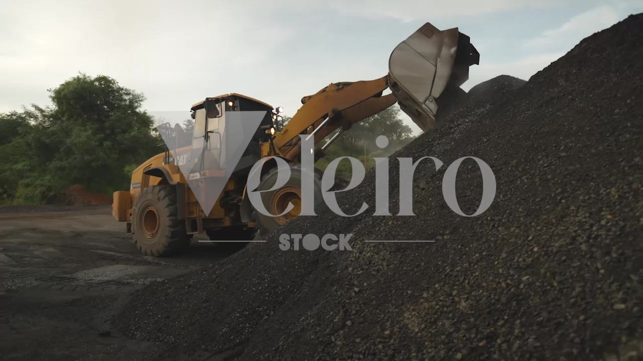 Operação industrial em mineradora 76