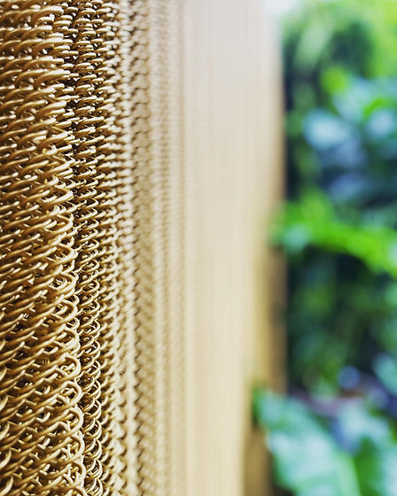cortina metalica arthurdecor dourada.jpg