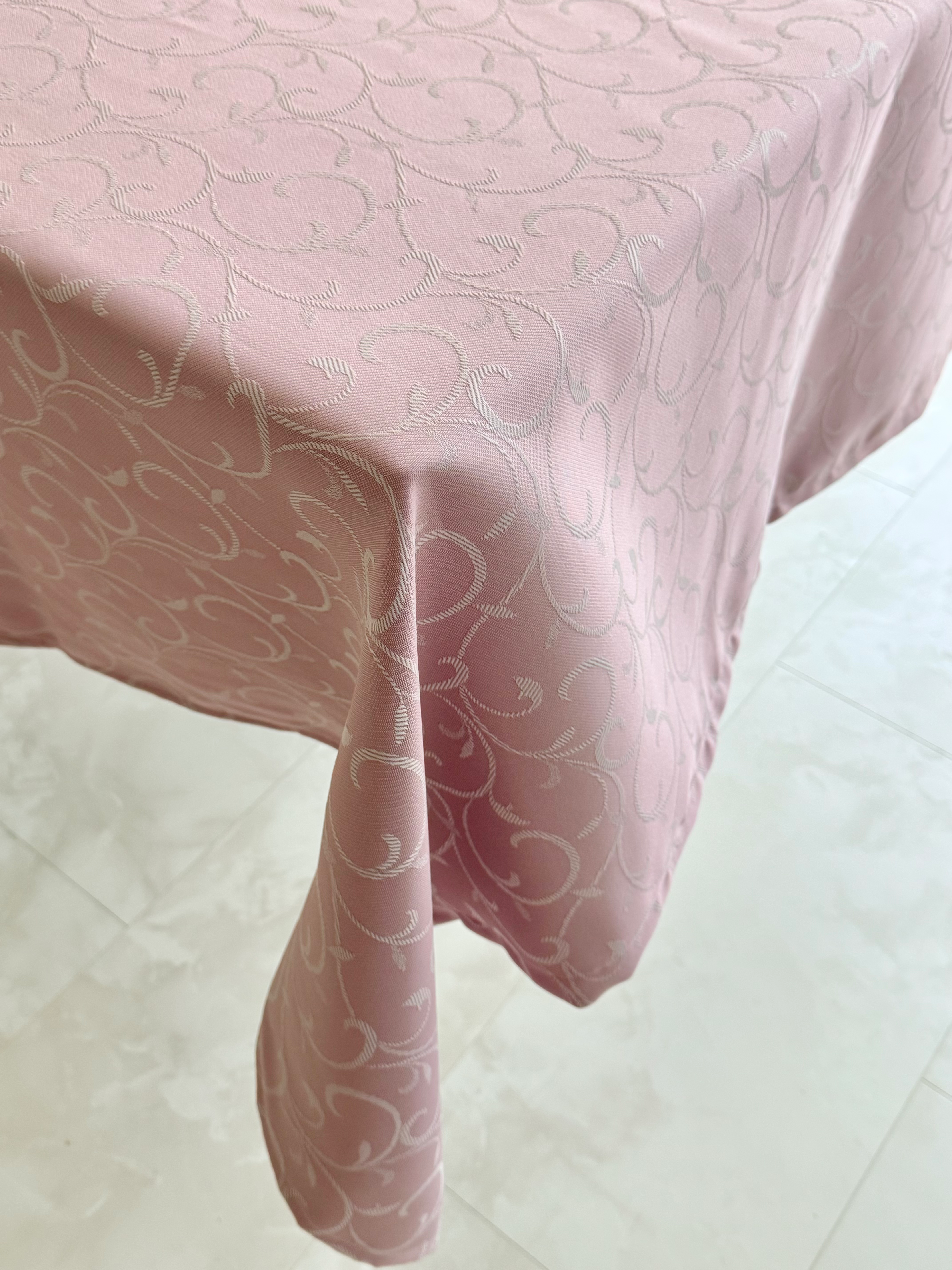 蔦柄ピンク（145 × 245）