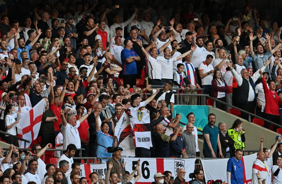 Why do New England Fans Sing Sweet Caroline
