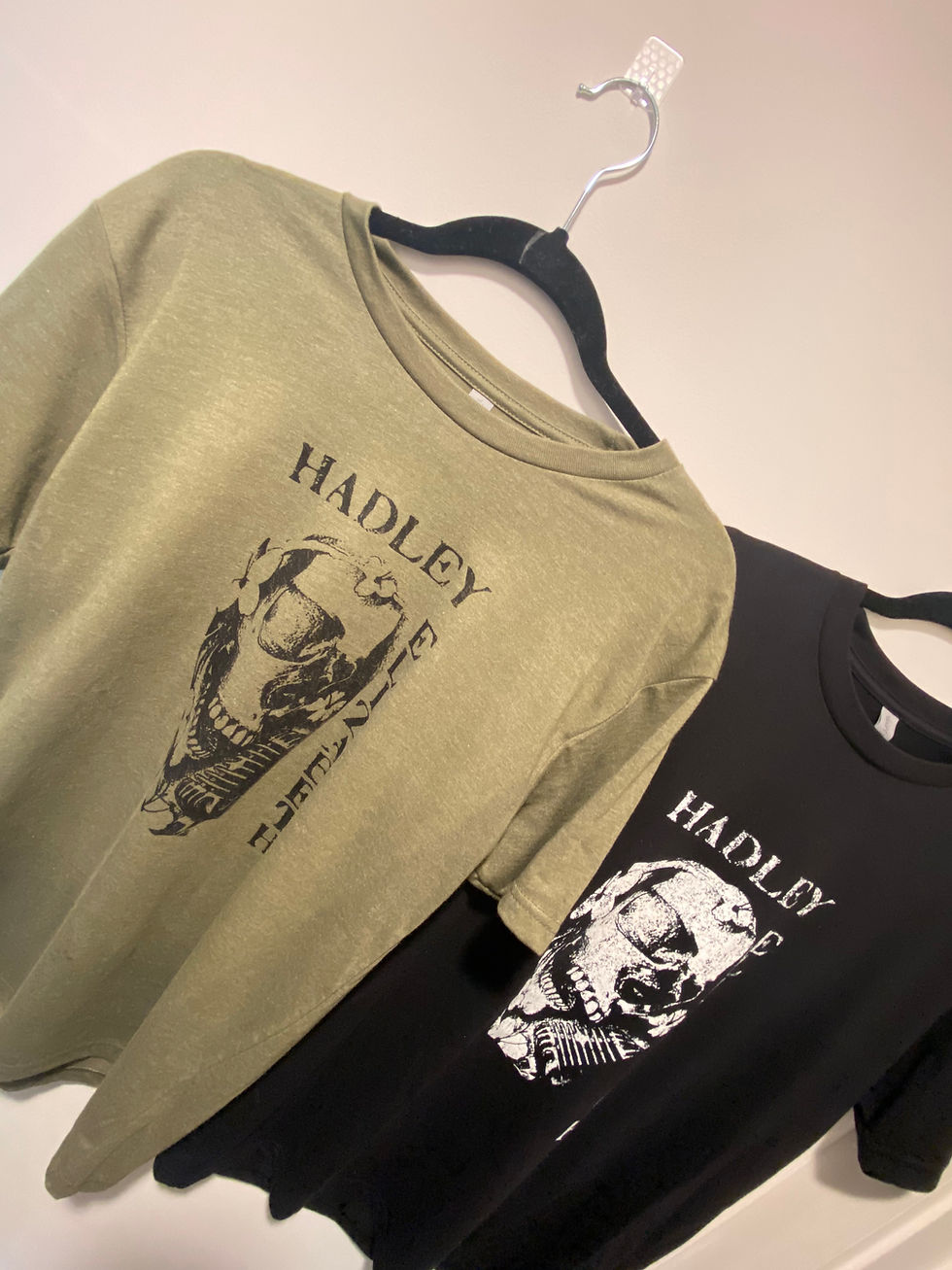 Thumbnail: Black Singing' Skull Tee