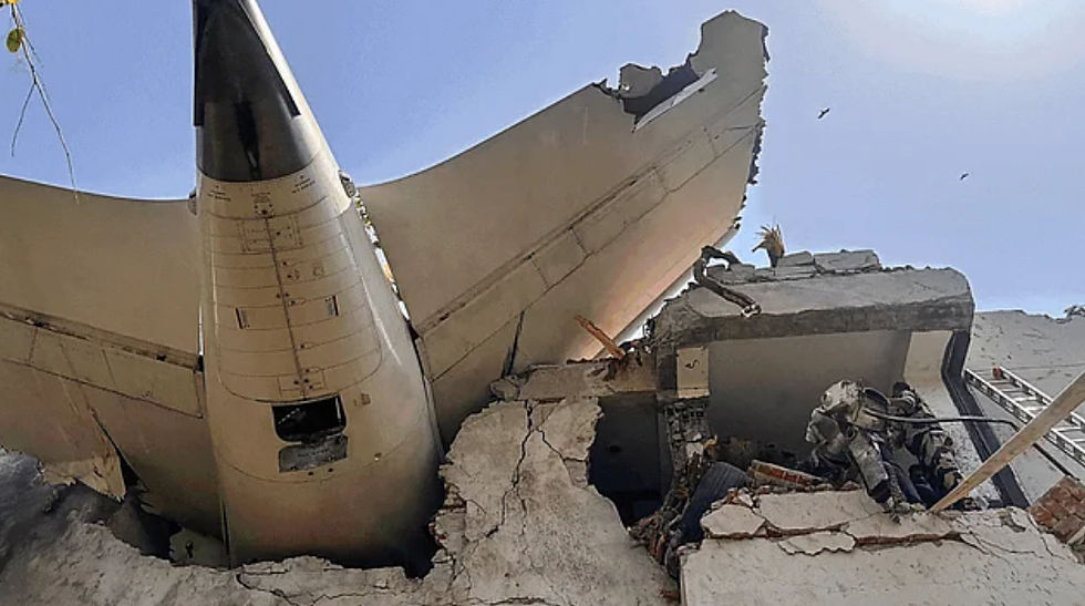 Les premières analyses des images de vol du malheureux AI171 d'Air India, qui s'est écrasé peu après son décollage d'Ahmedabad, ont soulevé de sérieuses questions sur la configuration de l'avion et sur d'éventuels dysfonctionnements techniques au cours de ses derniers instants.AP