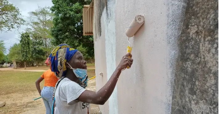 Women showcase their painting skills acquired from Galfundi program.