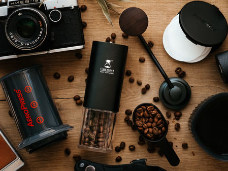 Dark Roast vs. Light Roast Coffee: A Flavor and Profile Comparison