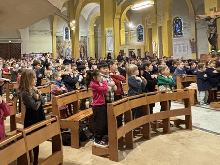 Célébration de la Toussaint avec les élèves de l'école