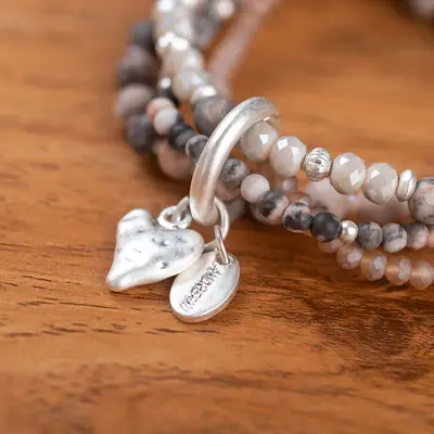 Miniaturbild: Armband aus echtem Jaspis und Achat mit Herzanhänger von Andreani jetzt im Bazar in Seewis erhältlich