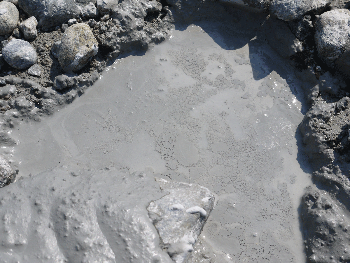 Inukjuak, banks of Hudson Bay