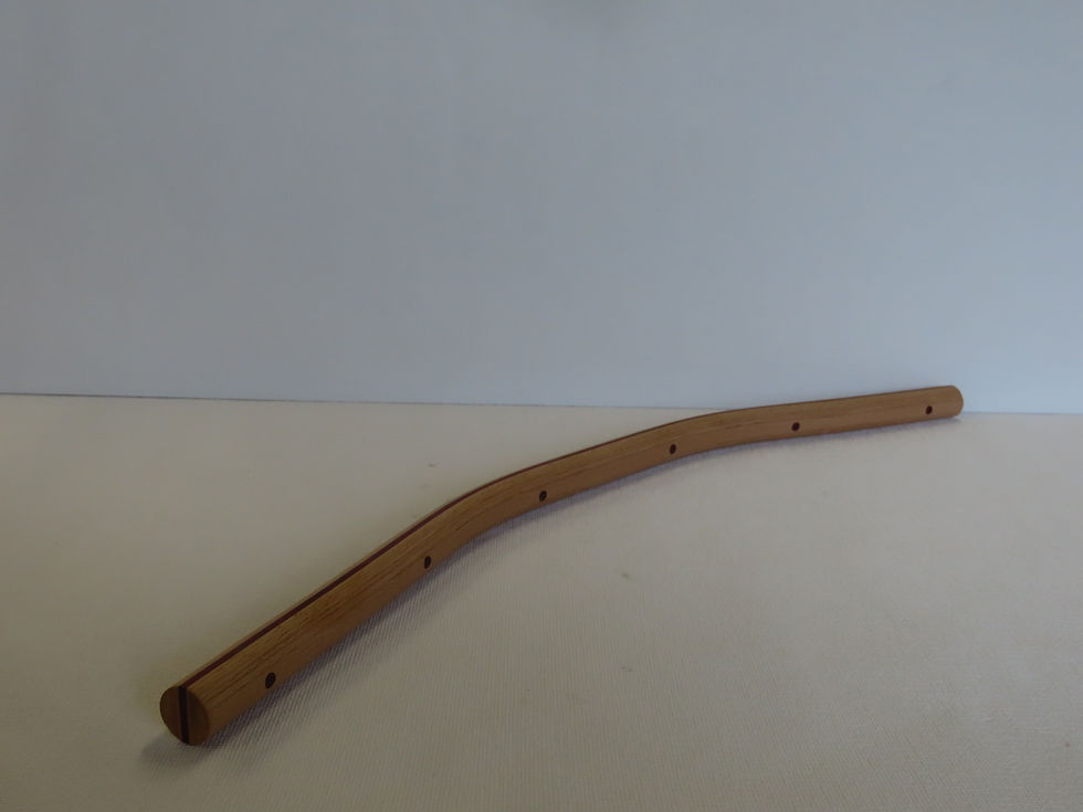 Thumbnail: No2 gekromd beukenhouten stuur met purperhart bies en deuvels