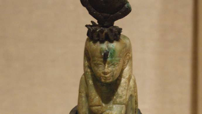 Iside allatta Horus Iside che allatta Horus, calcite e scultura in bronzo dall'Egitto, c. 712-525 aC ; al Brooklyn Museum, New York. Fotografia di Lisa O'Hara. Brooklyn Museum, New York, Fondo Charles Edwin Wilbour, 37.400 E.