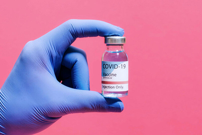 Governi introducono vaccini obbligatori per sanitari: i passaporti dei vaccini erano sempre il piano