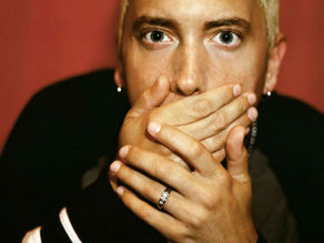 Eminem, nella sua ultima canzone ‘Venom’, dice di lasciare entrare il diavolo