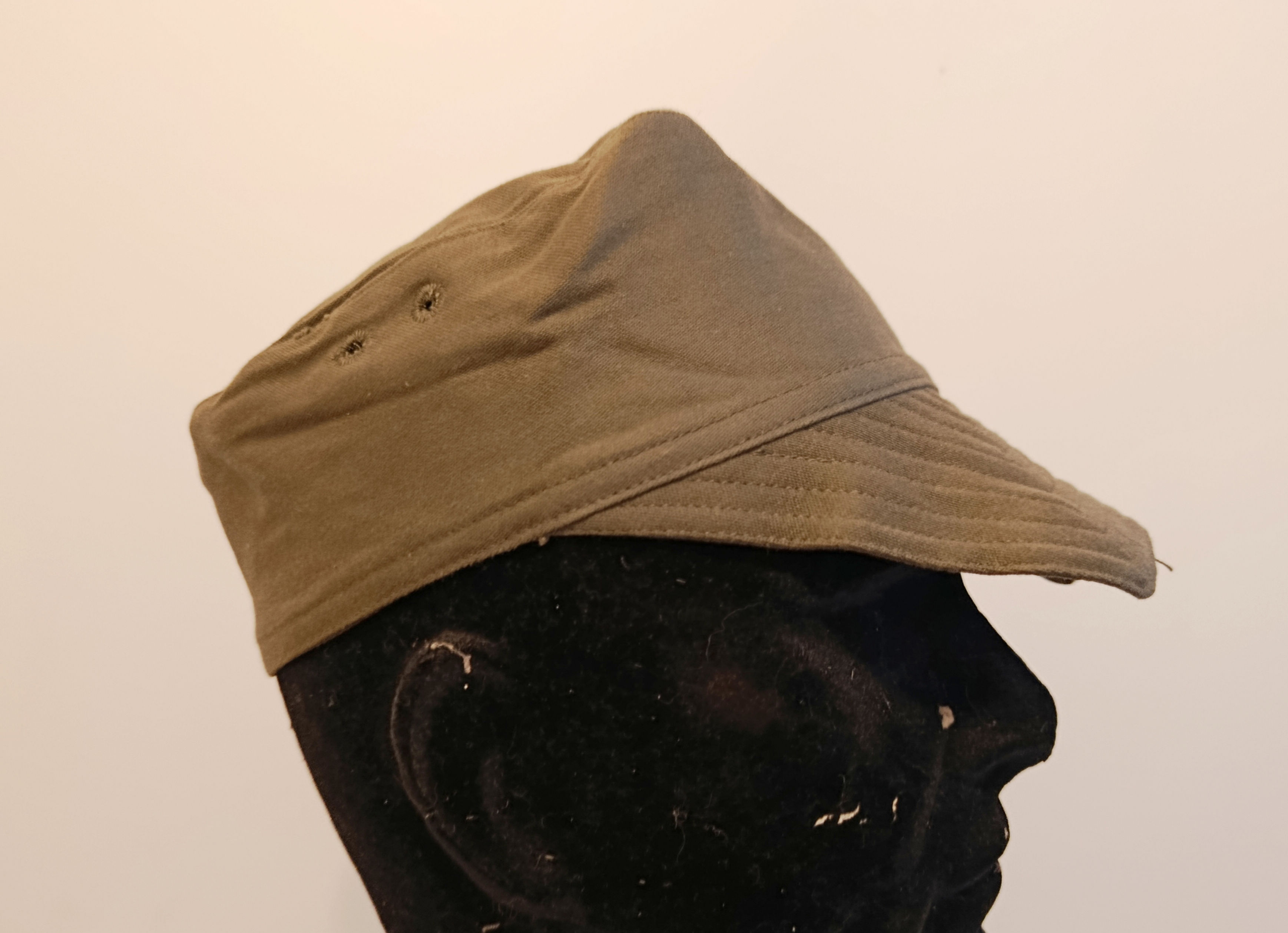 Casquette modèle 1969 neuve 