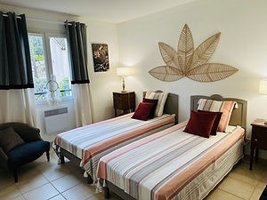 Villa Roucas - Pont Royal - chambre 2 lits.jpg