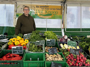 Bianca Knoop an ihrem Marktstand in Celle.