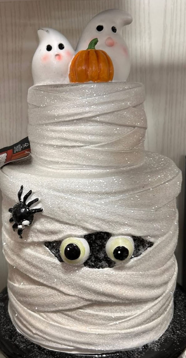 2 tier Halloween cake 545-745pm