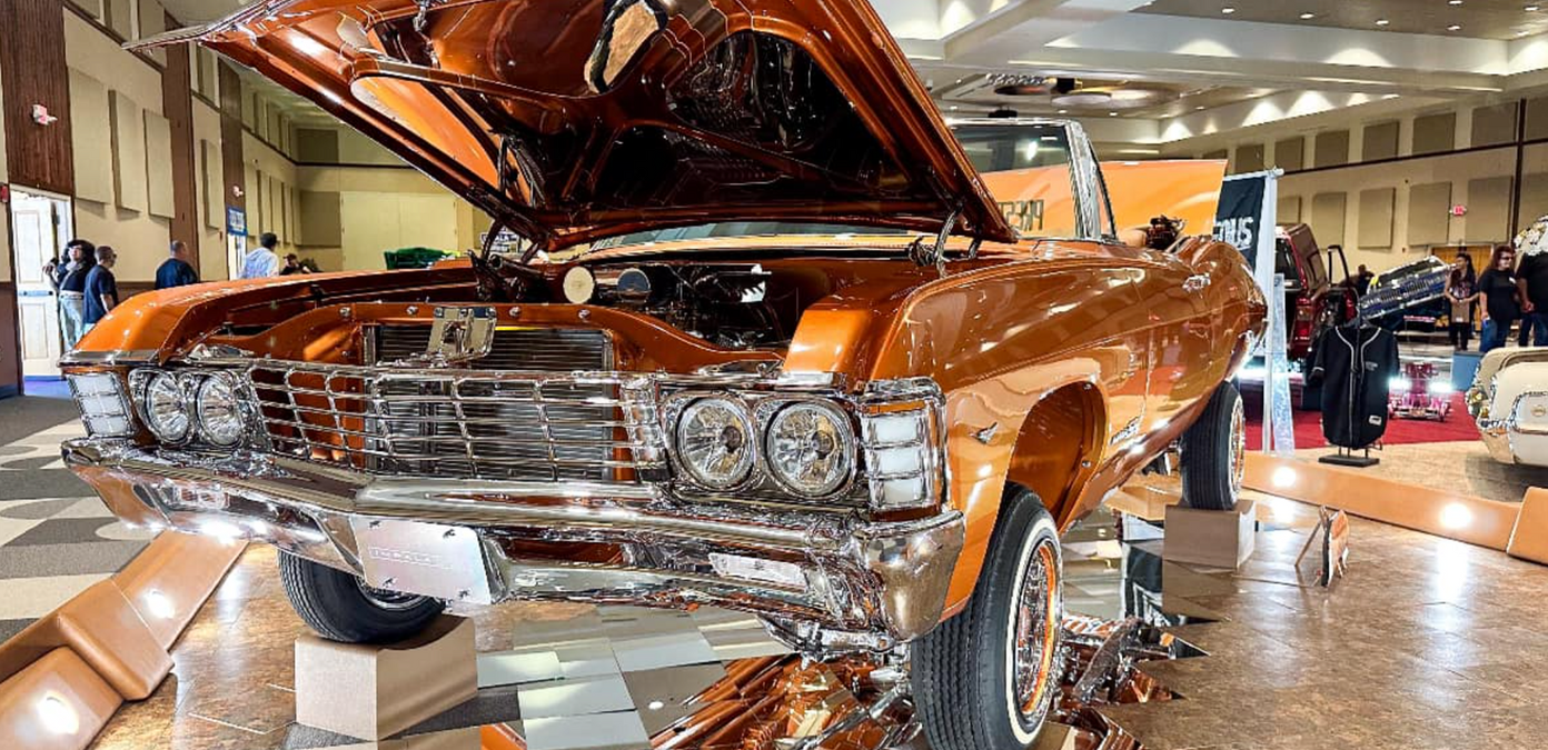 Orange Coat Lowrider, Chrome detail