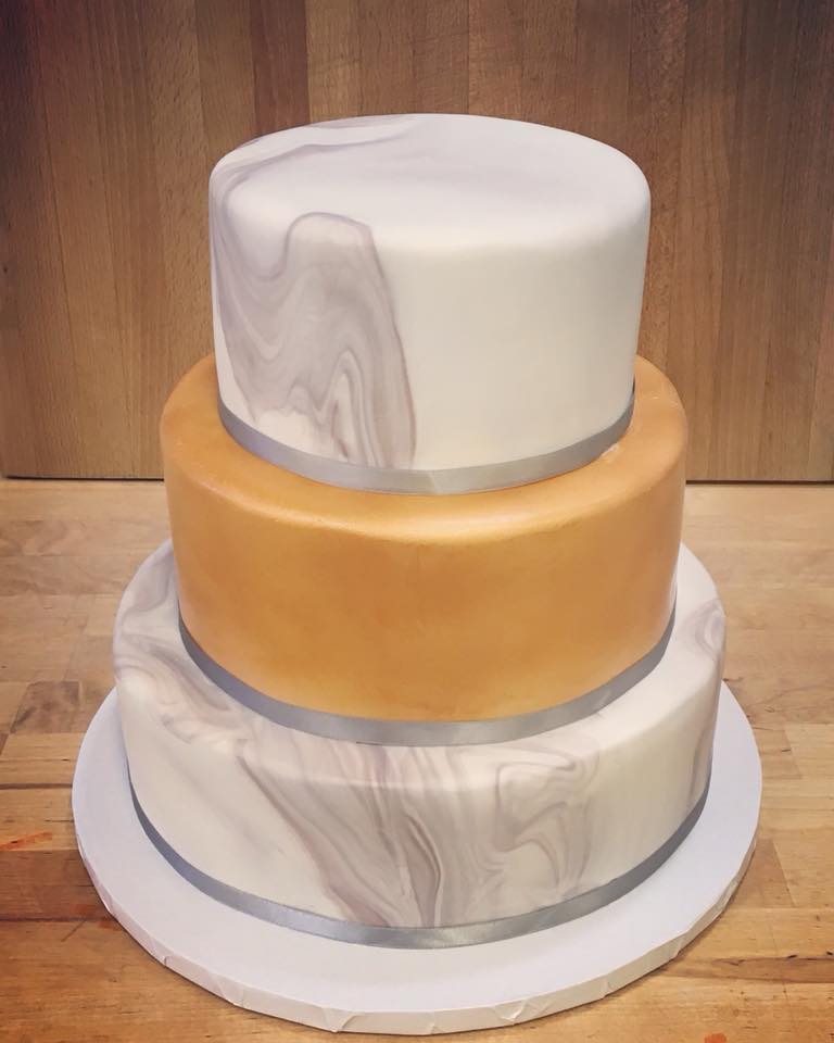 Your unique elegant Cincinnati Wedding Cake