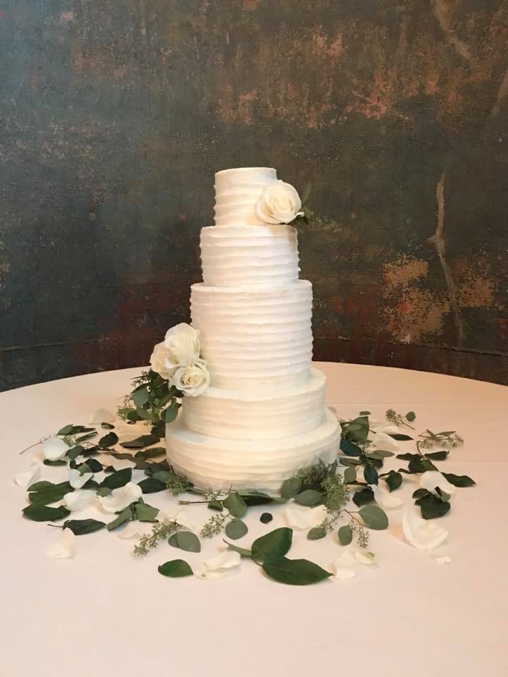 Your unique elegant Cincinnati Wedding Cake