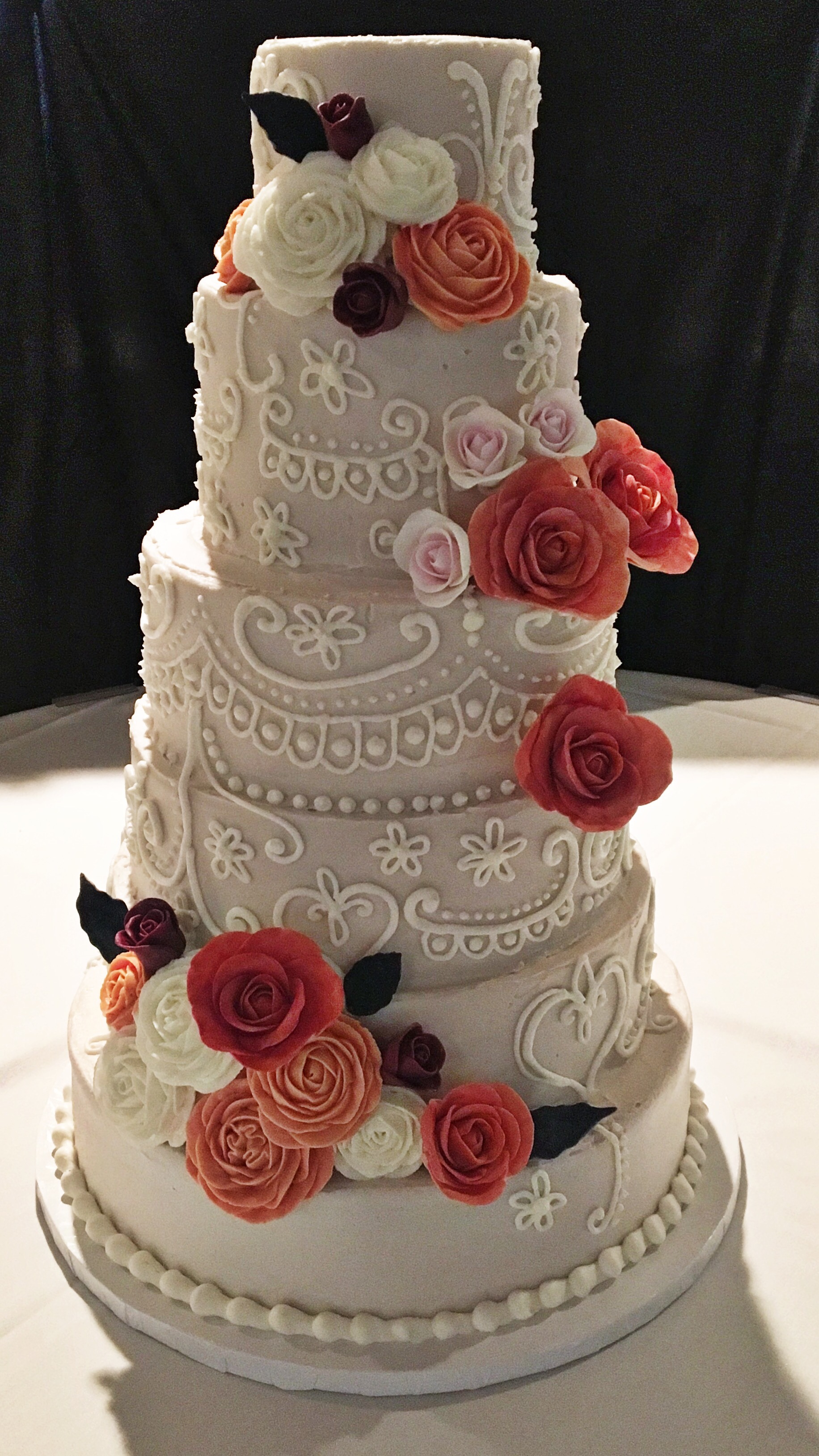 Your unique elegant Cincinnati Wedding Cake