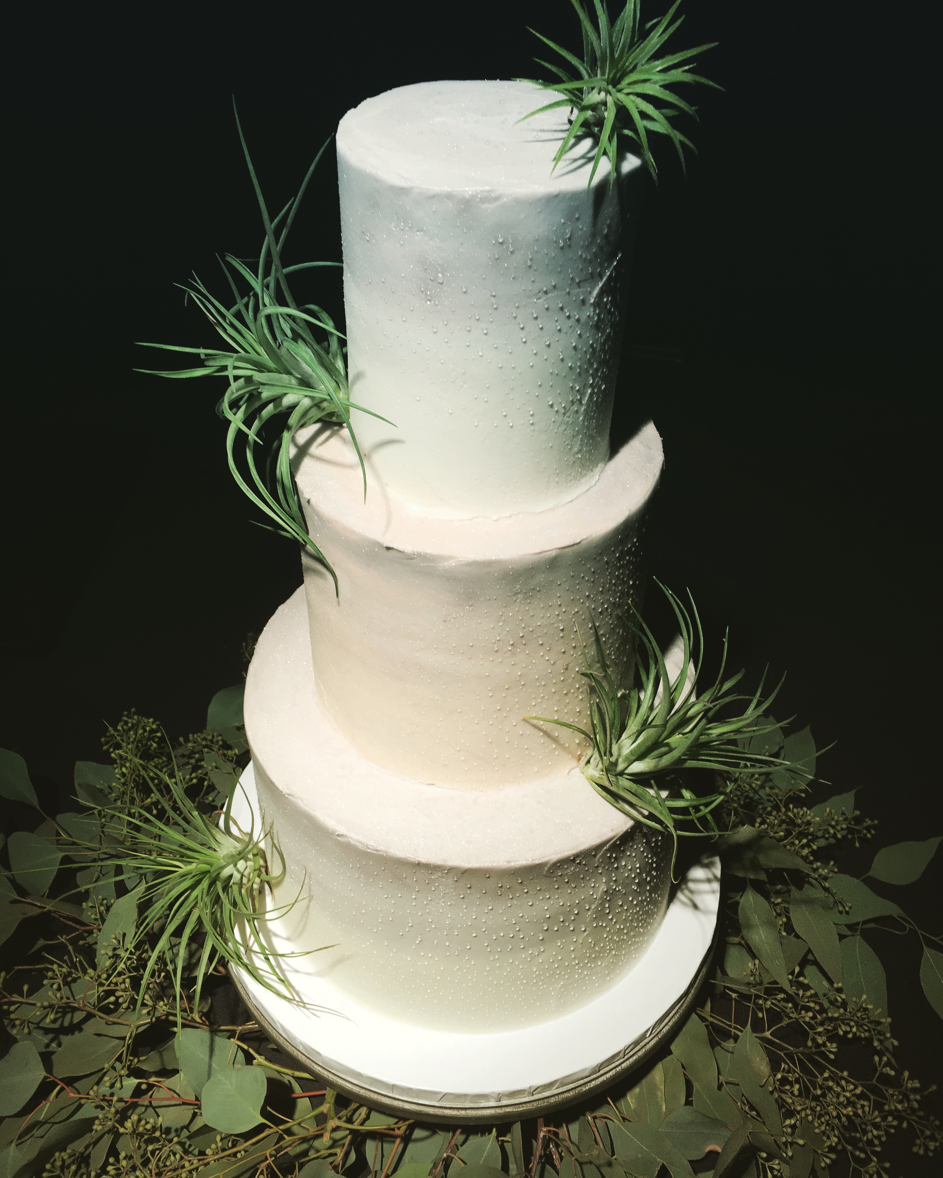 Your unique elegant Cincinnati Wedding Cake