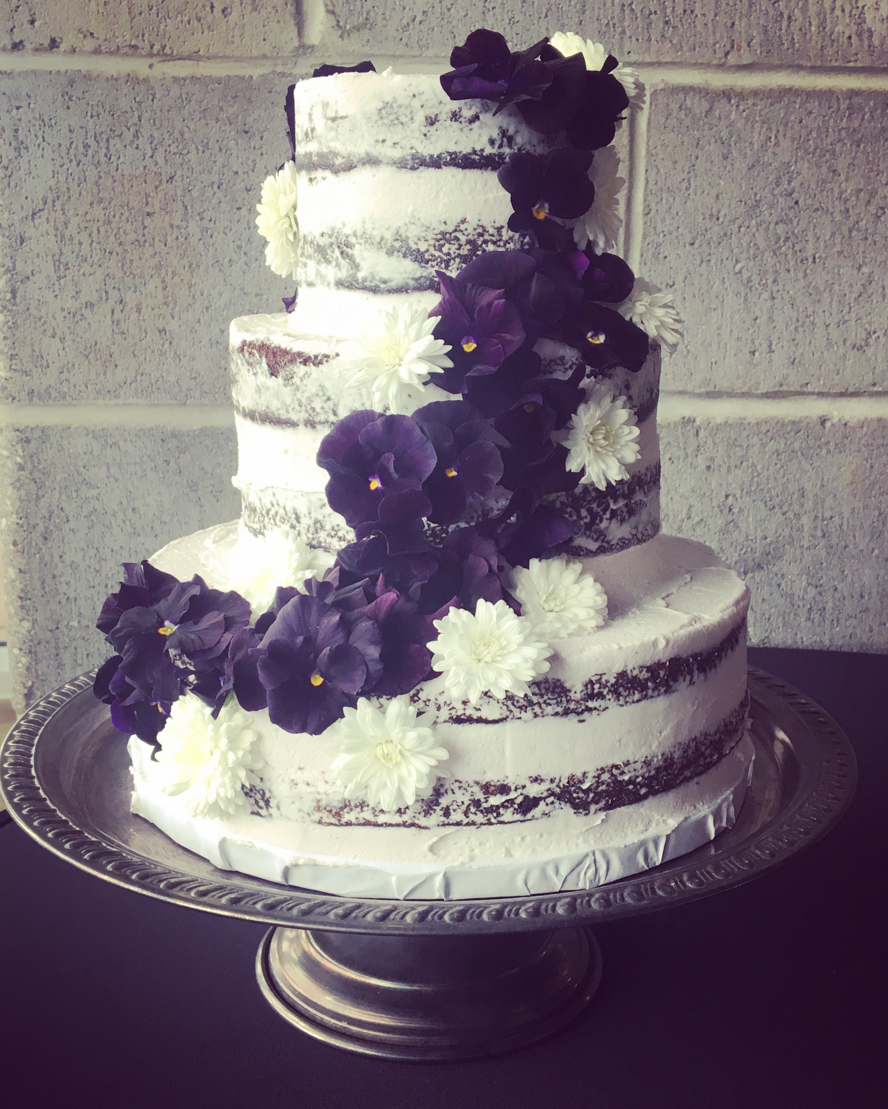 Your unique elegant Cincinnati Wedding Cake