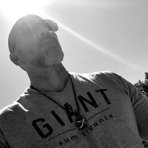 YOUR OWN BRAIN IS THE ENEMY (AND THE SAVIOR) OF YOUR EVOLUTION. LET'S WAKE UP YOUR INNER GIANT.