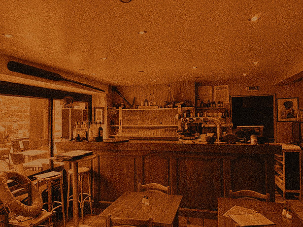 Crêperie Intérieure Ocre Bruit.jpg