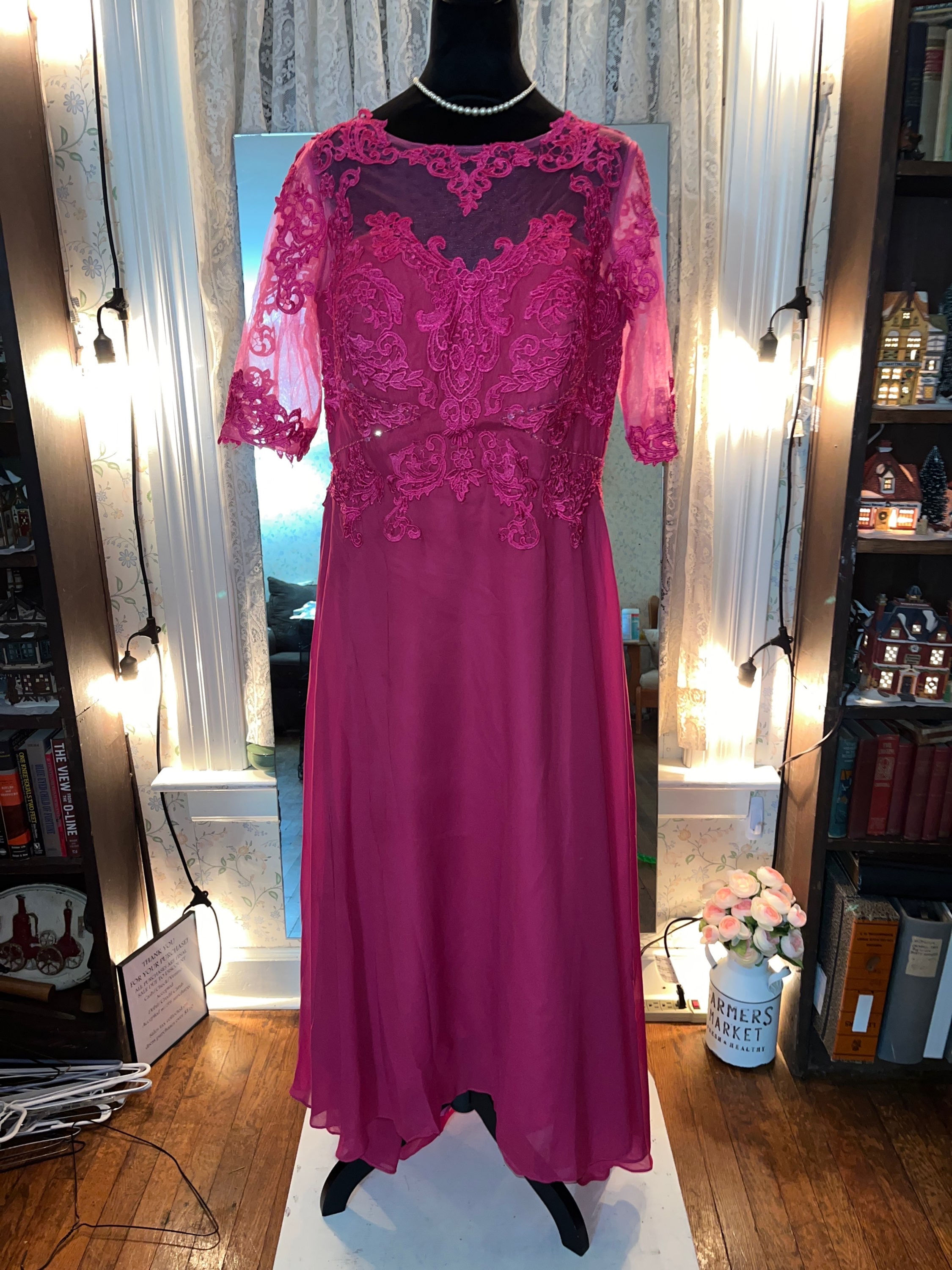 Beautiful lightweight hi lo dress zipper back W12