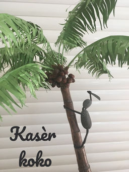 Des galets transformés en personnages, souvent drôles et toujours poétiques, faits avec passion par TyB.