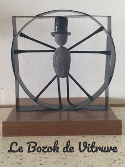 Des galets transformés en personnages, souvent drôles et toujours poétiques, faits avec passion par TyB.