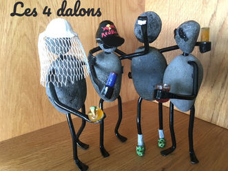 Des galets transformés en personnages, souvent drôles et toujours poétiques, faits avec passion par TyB.