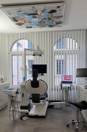 Bild Zeigt das Hauptbehandlungszimmer der Praxis