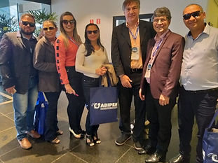 O IPMP registrou participação no 52º CONGRESSO NACIONAL DA ABIPEM, realizado nos dias 26 a 28 de junho/2019 em Foz do Iguaçu/PR. Com um público de aproximadamente 1540 congressistas, o IPMP esteve representado por seu presidente Ráulison Dias Pereira, pela Diretora Técnica Norma Andrade e Membros do Conselho Administrativo Ednaldo Colares da Silva, Maria do Carmo P. de Souza, Alexandro Coelho de Oliveira e a Presidente do Conselho Fiscal Carmelina Félix de Moraes Brandão. O evento teve como objetivo o aprimoramento dos conhecimentos previdenciários, onde a Reforma da Previdência, Déficit Atuarial, Compensação Previdenciária, Politicas de Investimentos, Contabilidade, Censo Previdenciário, Programa Pró-Gestão, Benefícios e Previdência Complementar foram alguns dos temas abordados nas palestras. O evento contou com palestrantes de alto nível e representantes da Secretaria de Previdência do Ministério da Economia, destacando ainda que, durante os três dias do congresso, os participantes tiveram a oportunidade de conferir debates referentes a assuntos recentes da agenda previdenciária, que estão em constante discussão no país, agregando assim muito mais conhecimento aos servidores deste Instituto com intuito de desenvolver cada vez mais uma gestão eficaz de RPPS.