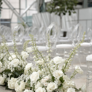 florals that align an aisle for wedding