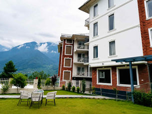 Where to Stay in Pahalgam - hotel with mountain views