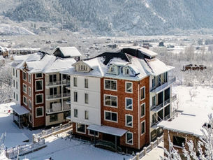 Best Snow View Hotel in Pahalgam for Winter 2026