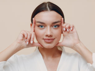 7 Mejores Ejercicios de Yoga Facial Para Rejuvenecer el Rostro