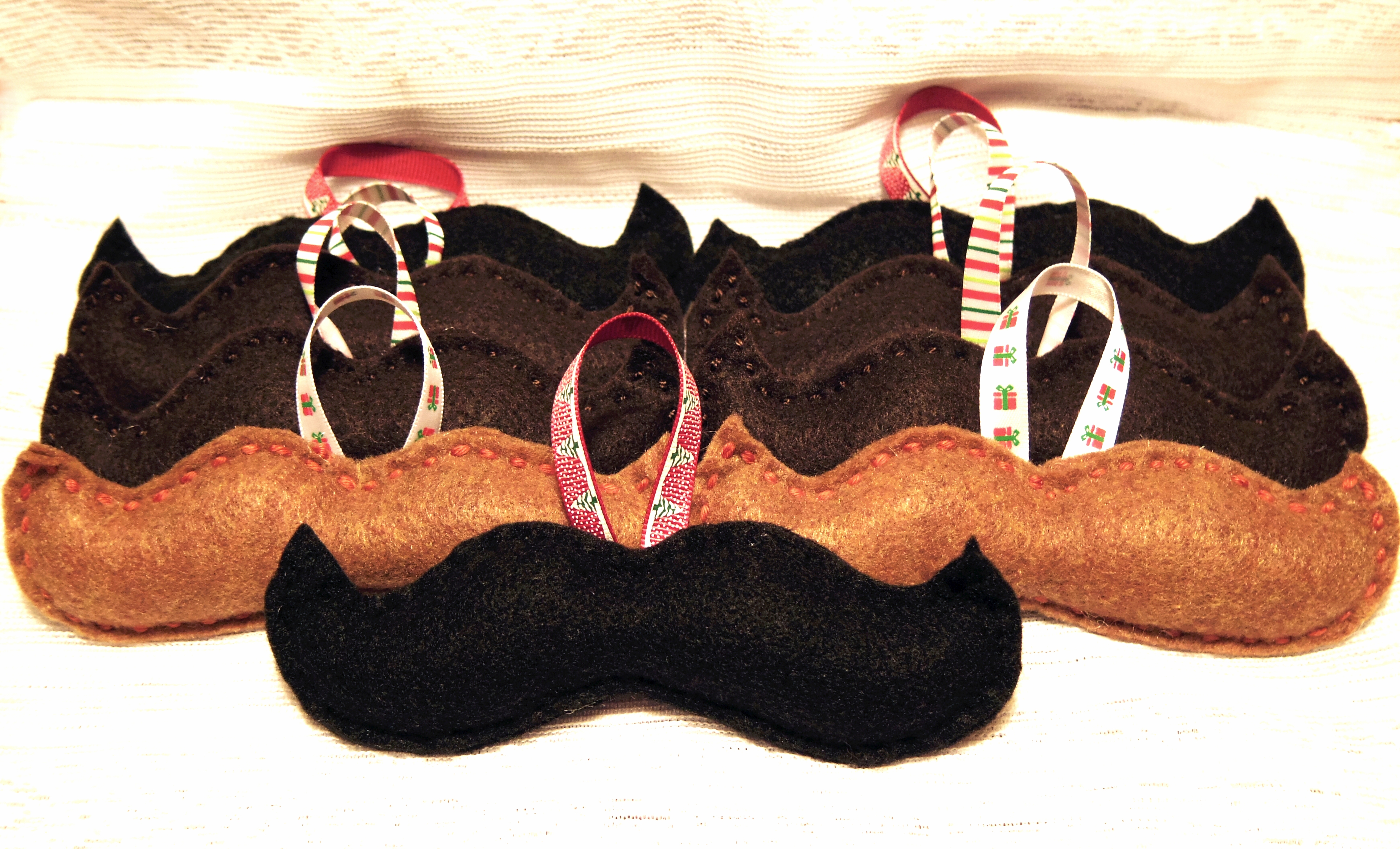 #M100 - Moustache $7 chacun
