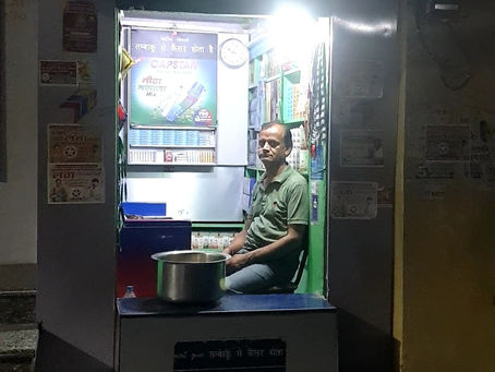 चन्दौसी के चिंतक पान भण्डार वाले भईया।