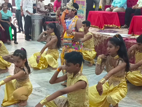 फोटो स्टोरी चन्दौसी के कार्यक्रम में बच्चों का नृत्य।