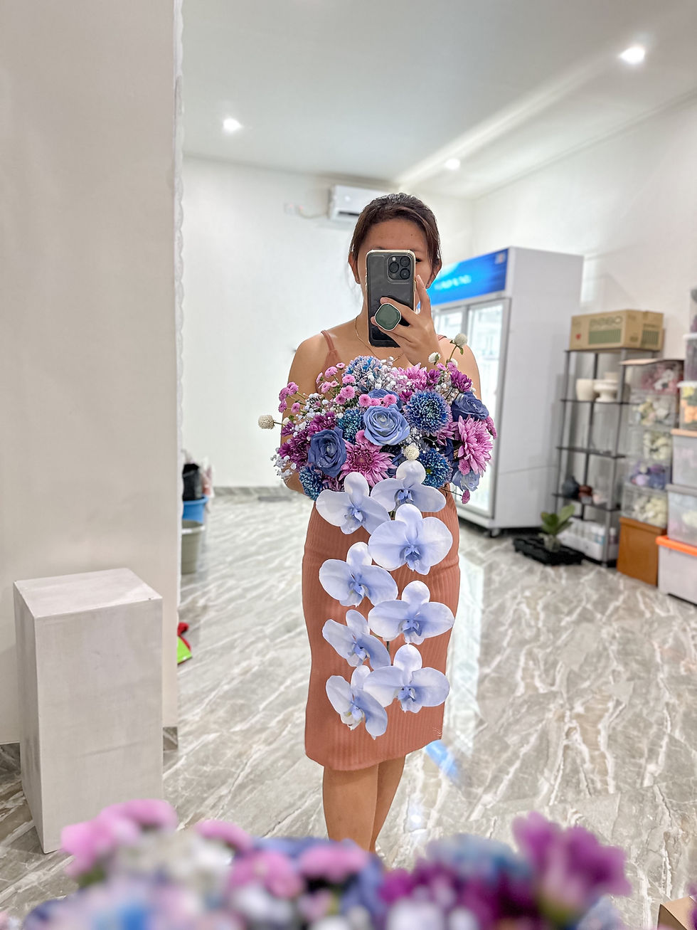 Thumbnail: Amrielle Cascade Bouquet
