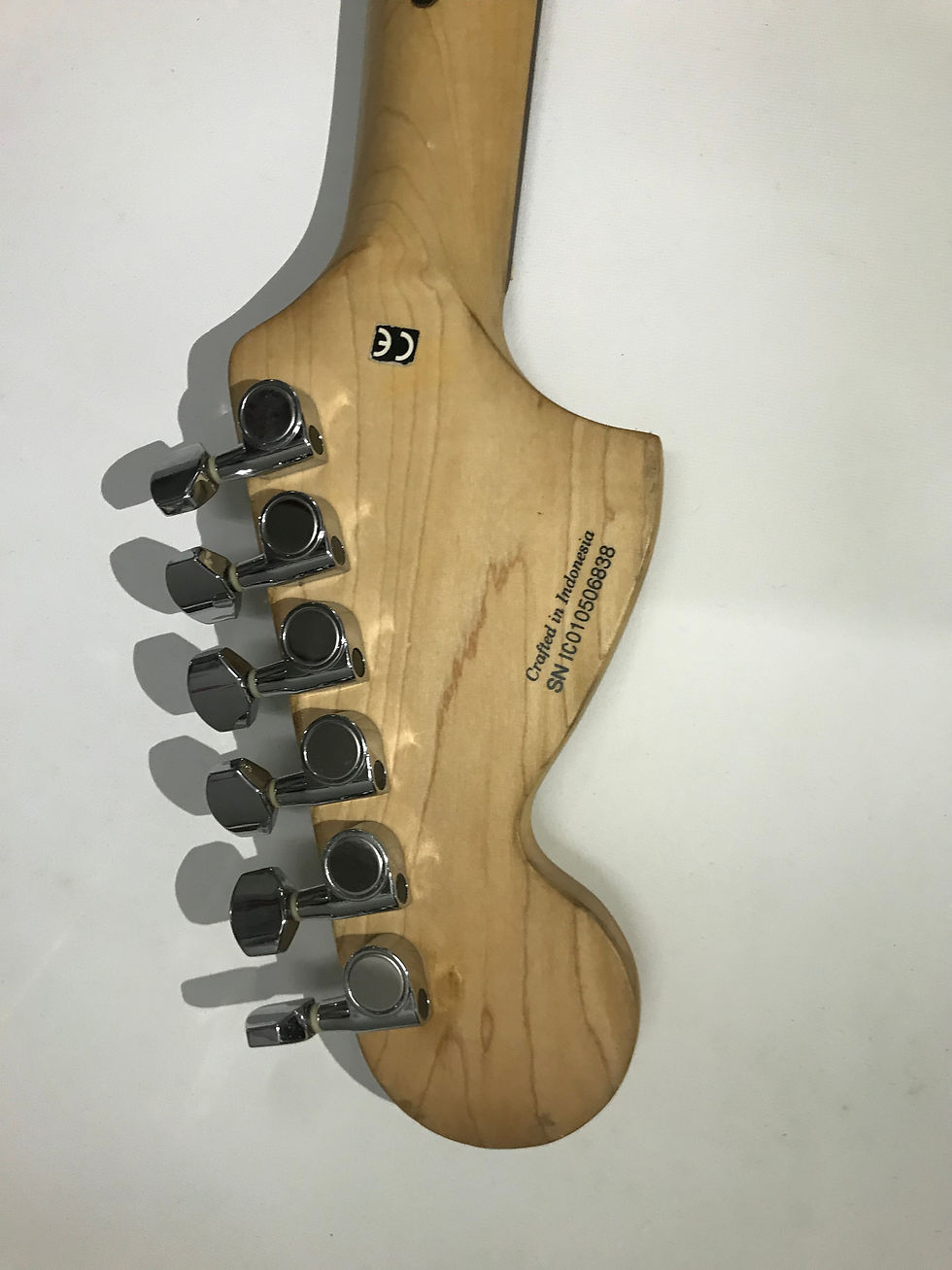 縮圖：Squier Strat (Red)